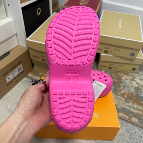 NWT Women’s Size 6 (Euro Sz 36-37) Crocs Bella Clogs Thick Soles Electric Pink - Picture 13 of 15